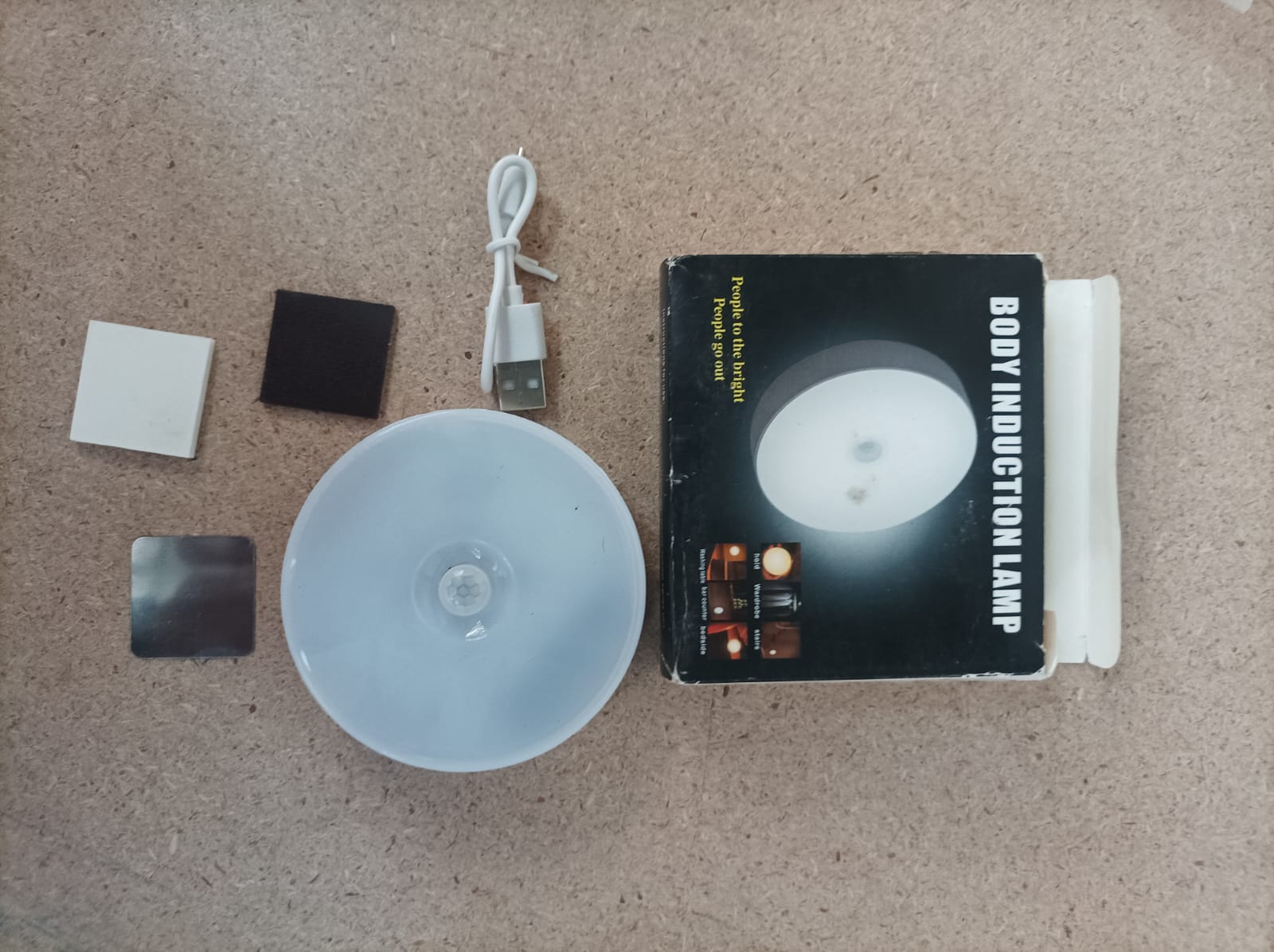 LUZ LED NOCTURNA CON SENSOR MOVIMIENTO - CANTIDADES: 1 LUZ LED CON SENSOR